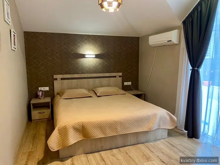 9-bedroom Apartment for rent in Vake, Tbilisi, 255 sqm, floor 4/4 — 2 150 USD/month | Tbilisi Homes