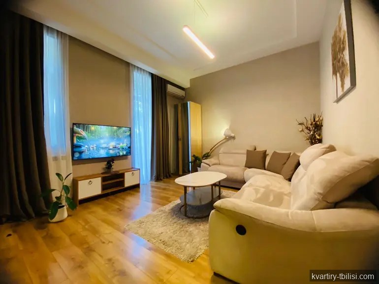 9-bedroom Apartment for rent in Vake, Tbilisi, 255 sqm, floor 4/4 — 2 150 USD/month | Tbilisi Homes