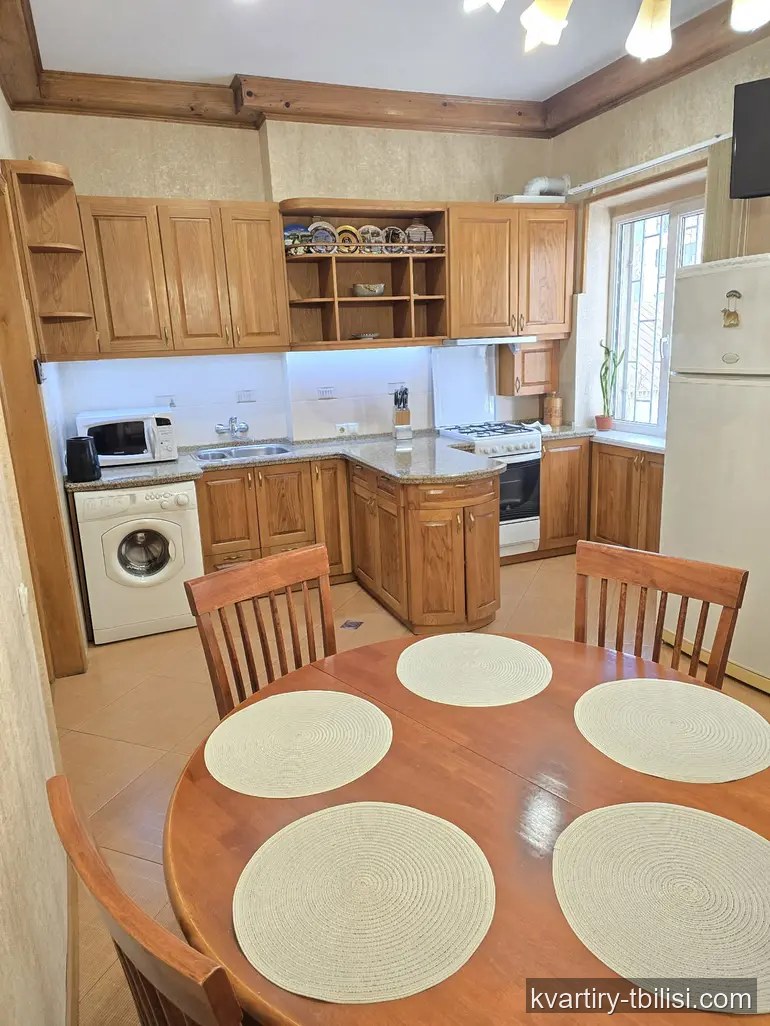 2-bedroom Apartment for rent in Vera, Tbilisi, 80 sqm, floor 3/5 — 850 USD/month | Tbilisi Homes