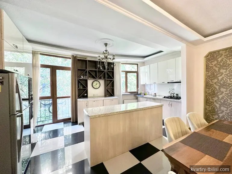 3-bedroom Apartment for rent in Vera, Tbilisi, 137 sqm, floor 3/10 — 1 500 USD/month | Tbilisi Homes