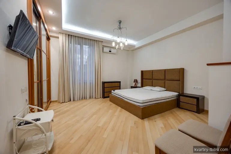 4-bedroom Apartment for rent in Vera, Tbilisi, 150 sqm, floor 5/8 — 2 300 USD/month | Tbilisi Homes