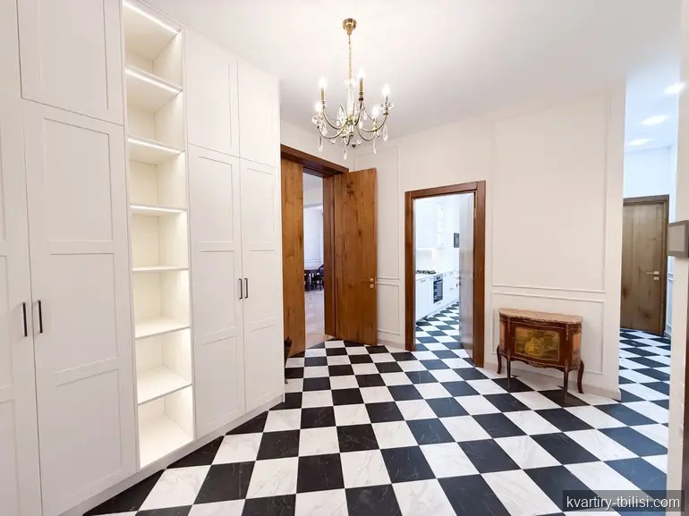 4-bedroom Apartment for rent in Vera, Tbilisi, 210 sqm, floor 3/7 — 3 700 USD/month | Tbilisi Homes