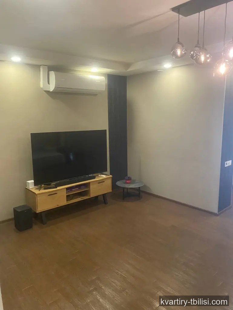 5-bedroom Apartment for rent in Vera, Tbilisi, 200 sqm, floor 8/8 — 1 750 USD/month | Tbilisi Homes