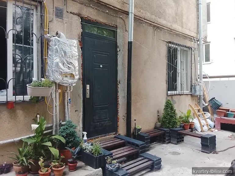 7-bedroom Apartment for rent in Vera, Tbilisi, 115 sqm, floor 1/4 — 3 000 USD/month | Tbilisi Homes