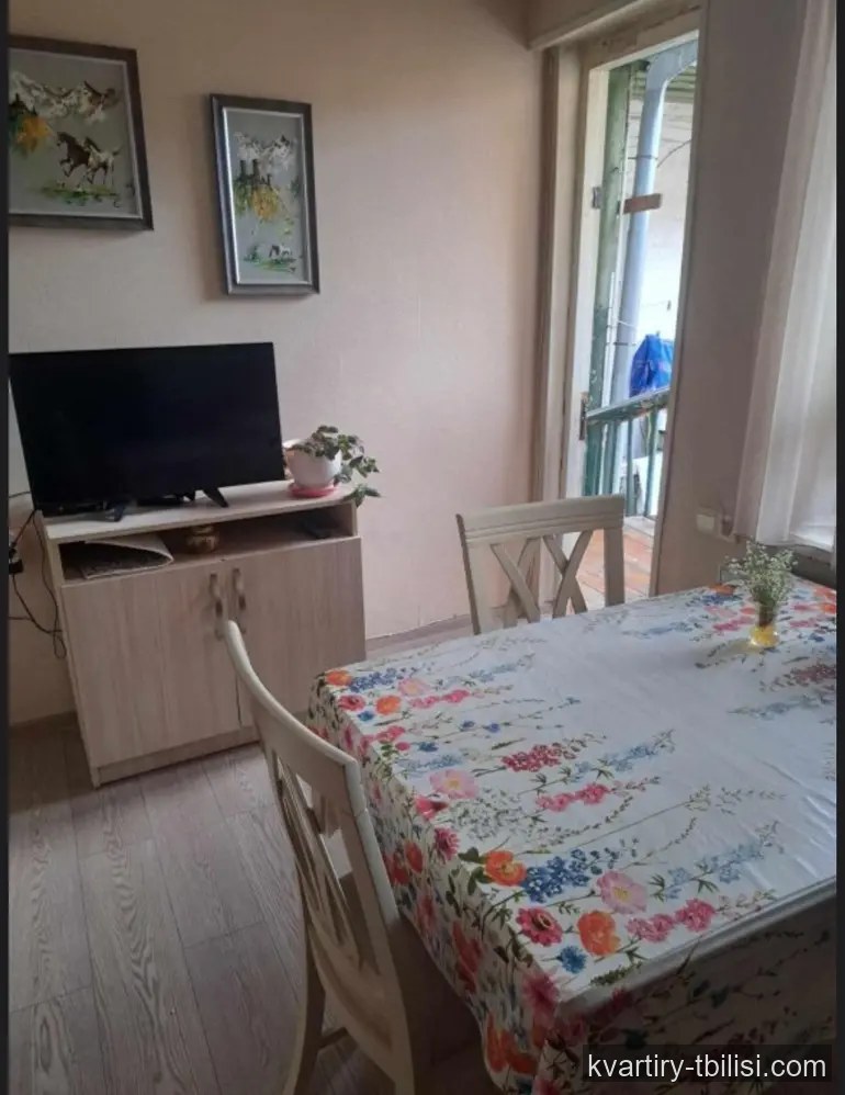 3-bedroom Apartment for sale in Chugureti, Tbilisi, 100 sqm, floor 2/2 — 175 000 USD | Tbilisi Homes