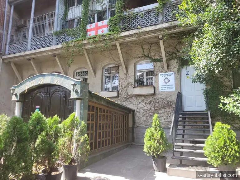 Трёхкомнатная квартира на Мтацминде — 200 000 USD | Tbilisi Homes