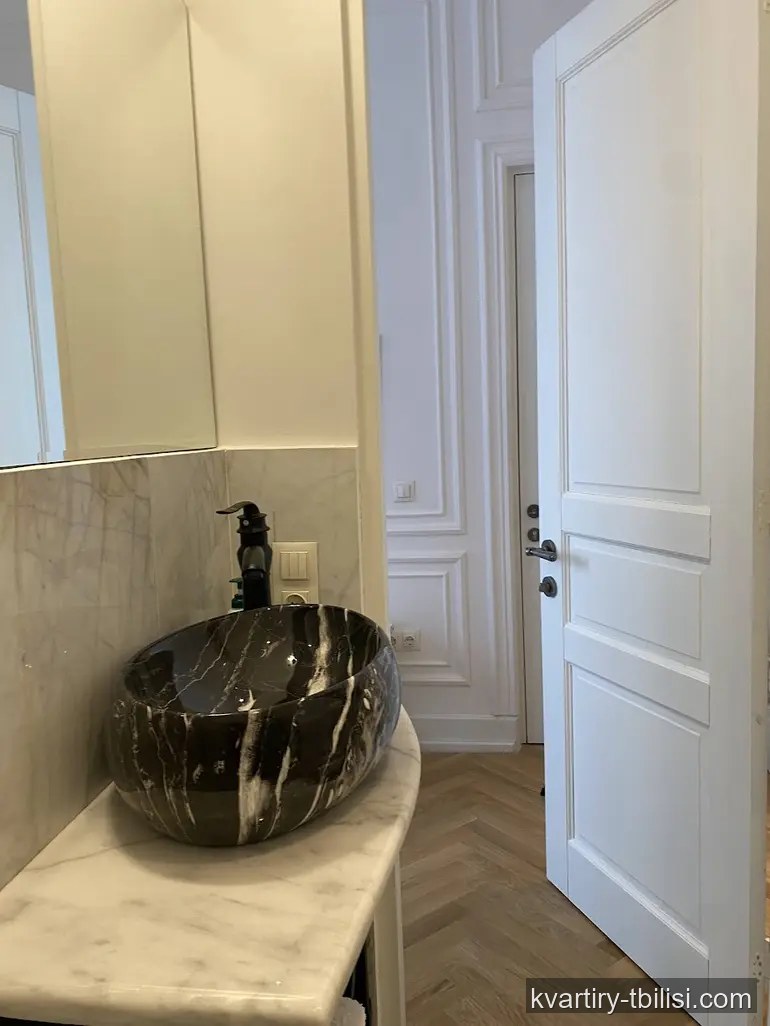 4-bedroom Apartment for sale in Mtatsminda, Tbilisi, 109 sqm, floor 2/4 — 360 000 USD | Tbilisi Homes