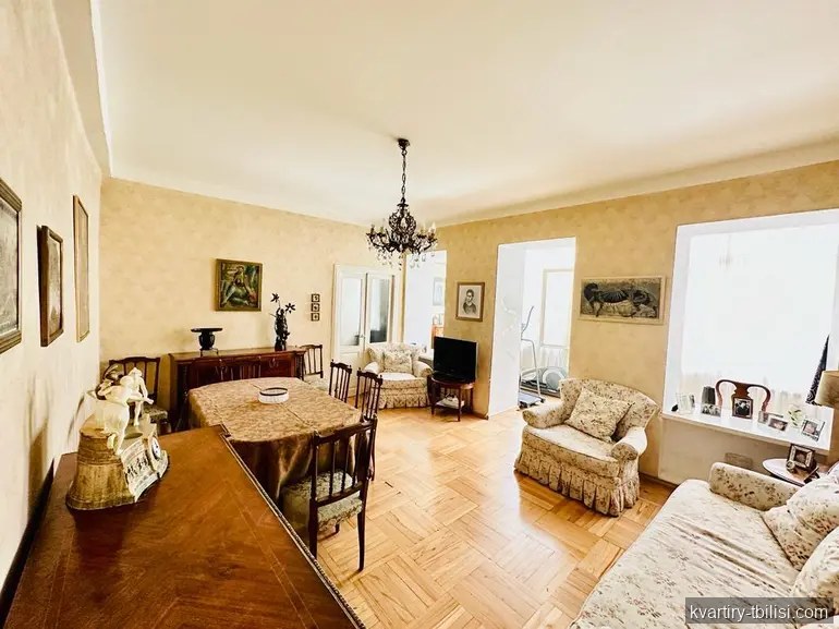 4-bedroom Apartment for sale in Mtatsminda, Tbilisi, 71 sqm, floor 2/2 — 210 000 USD | Tbilisi Homes