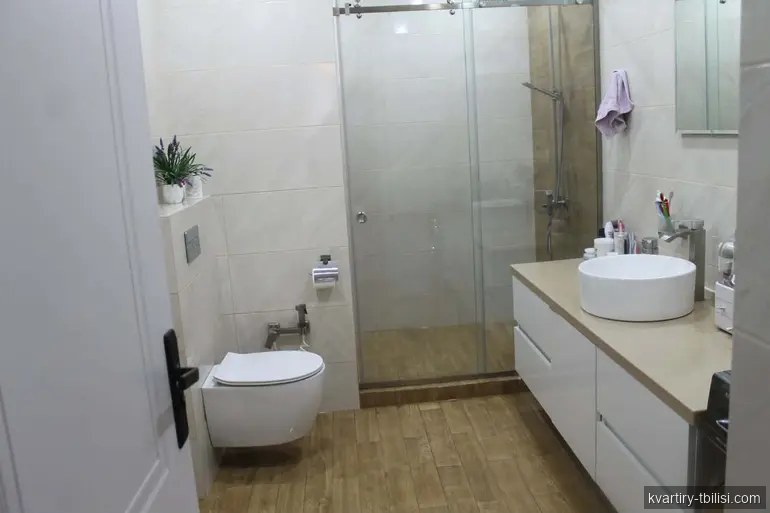 5-bedroom Apartment for sale in Nadzaladevi, Tbilisi, 117.2 sqm, floor 2/10 — 235 000 USD | Tbilisi Homes
