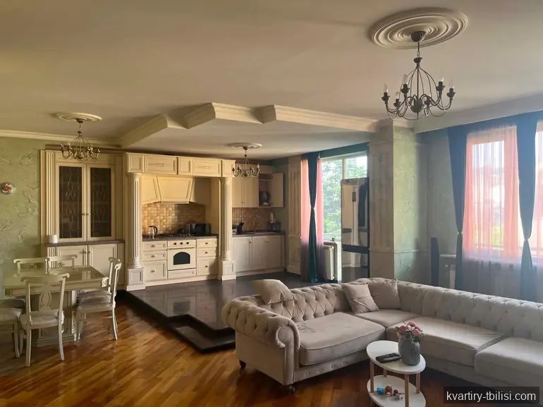 4-bedroom Apartment for sale in Saburtalo, Tbilisi, 180 sqm, floor 4/5 — 460 000 USD | Tbilisi Homes