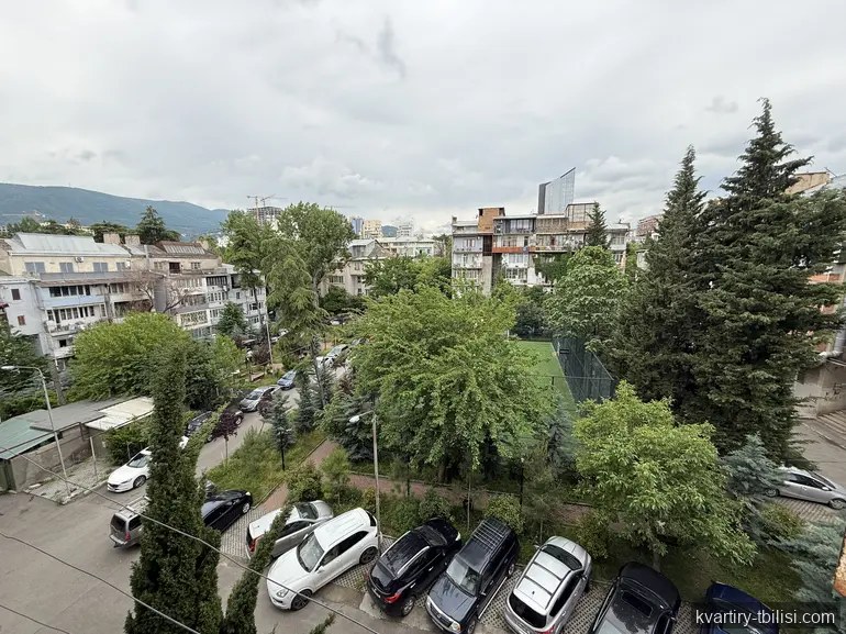 იყიდება 4 ოთახიანი ბინა საბურთალოზე, 110 მ², 4/5 სართული — 200 000 USD | Tbilisi Homes