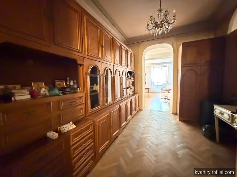 5-bedroom Apartment for sale in Saburtalo, Tbilisi, 171 sqm, floor 2/5 — 244 000 USD | Tbilisi Homes
