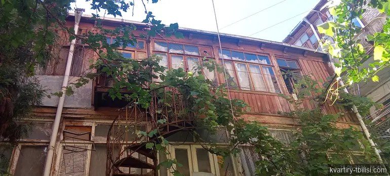 იყიდება 2 ოთახიანი ბინა სოლოლაკში, 85.3 მ², 3/3 სართული — 145 000 USD | Tbilisi Homes