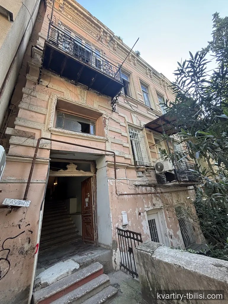 Четырёхкомнатная квартира в Сололаки — 380 000 USD | Tbilisi Homes