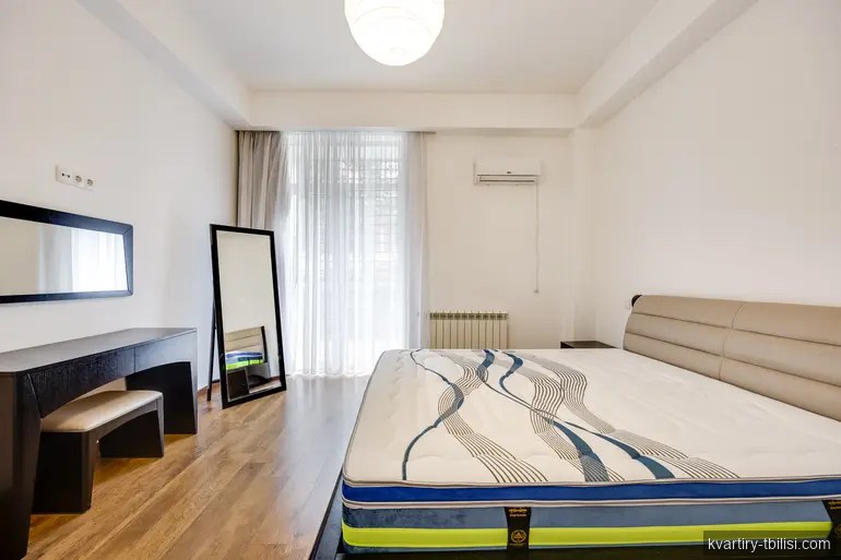 4-bedroom Apartment for sale in Sololaki, Tbilisi, 170 sqm, floor 4/8 — 550 000 USD | Tbilisi Homes