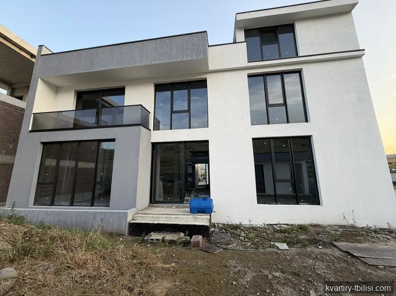 იყიდება 11 ოთახიანი სახლი ლისზე, 655 მ² — 900 000 USD | Tbilisi Homes
