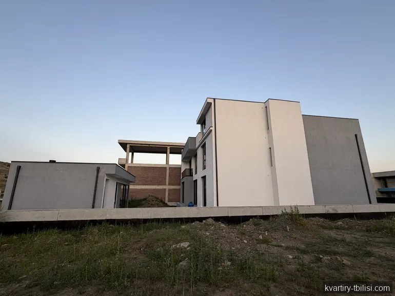 იყიდება 11 ოთახიანი სახლი ლისზე, 655 მ² — 900 000 USD | Tbilisi Homes