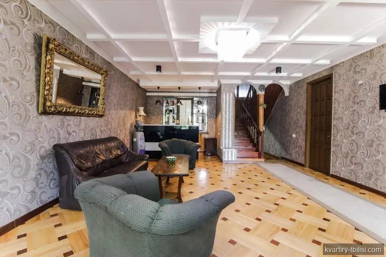 11-bedroom apartment