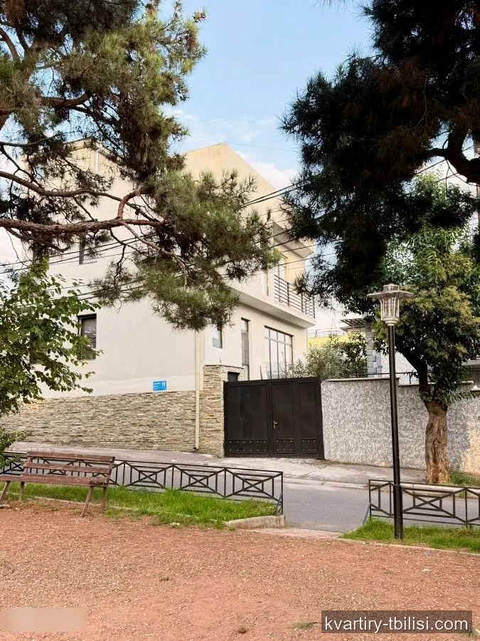 7-bedroom apartment