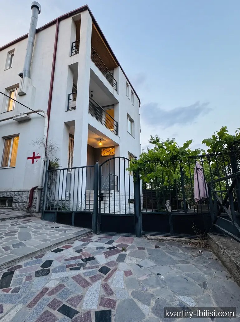 11-bedroom House for sale in Mtatsminda, Tbilisi, 250 sqm — 815 000 USD | Tbilisi Homes