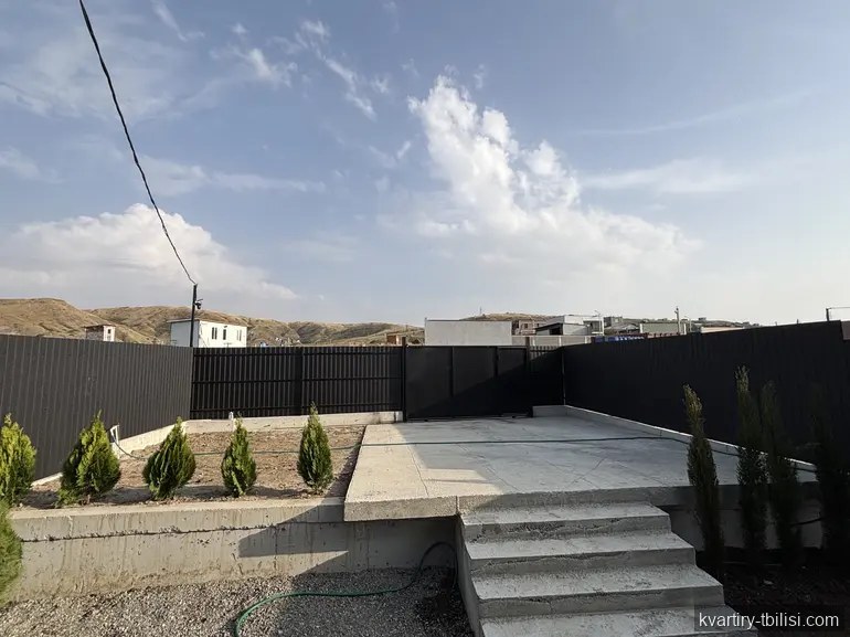 იყიდება 3 ოთახიანი სახლი მუხიანში, 290 მ² — 92 000 USD | Tbilisi Homes