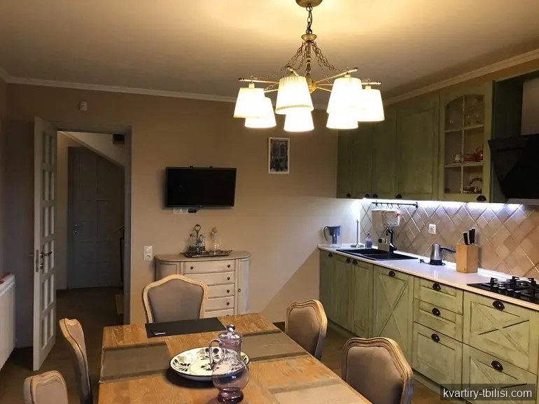 9-bedroom House for sale in Ortachala, Tbilisi, 350 sqm — 800 000 USD | Tbilisi Homes