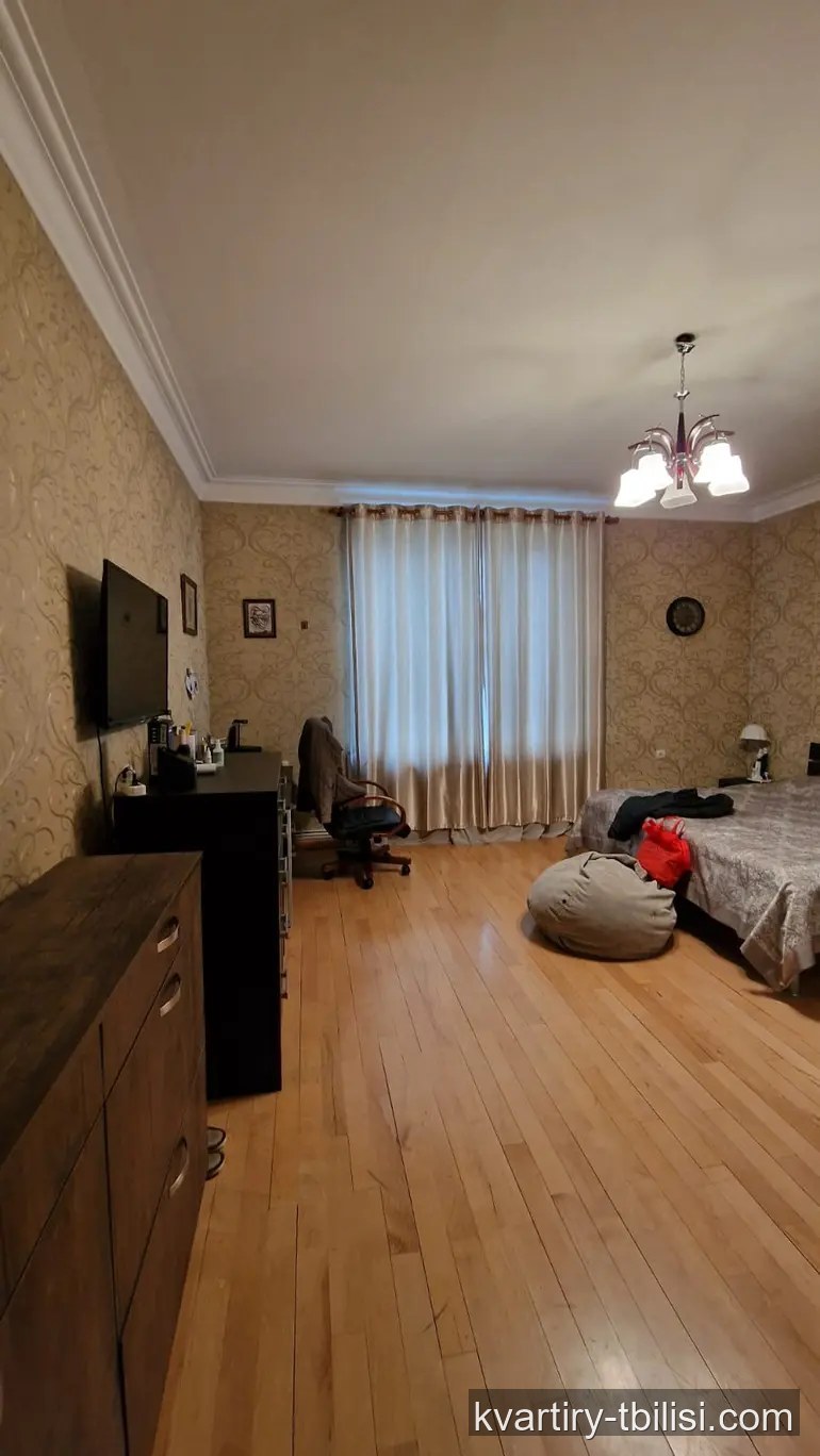 იყიდება 7 ოთახიანი სახლი საბურთალოზე, 160 მ² — 320 000 USD | Tbilisi Homes