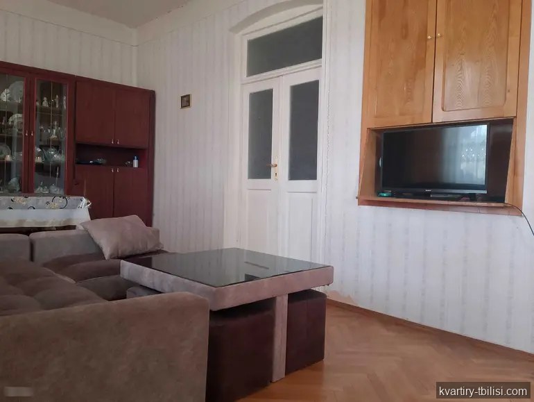 იყიდება 11 ოთახიანი სახლი თბილისში, 2117 მ² — 350 000 USD | Tbilisi Homes