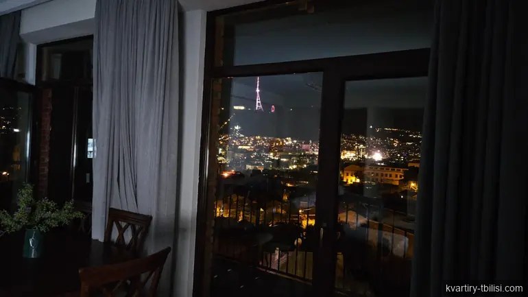 Трёхкомнатная квартира в Сванетском квартале — 2 700 USD/мес | Tbilisi Homes