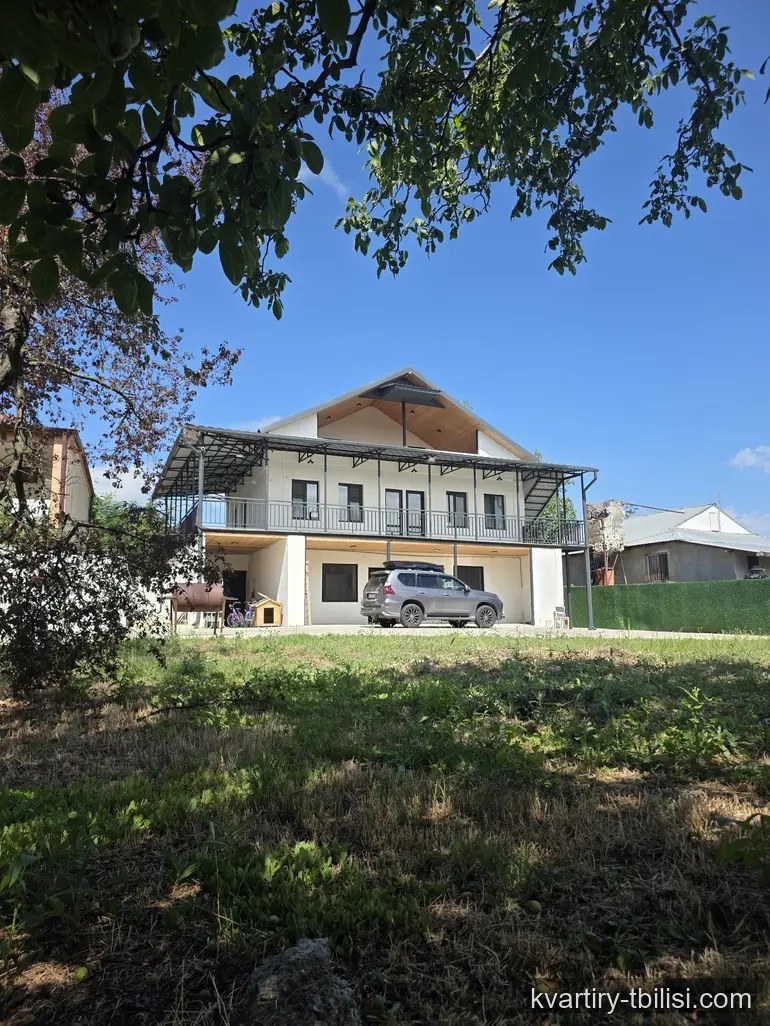 11 ოთახიანი ბინა