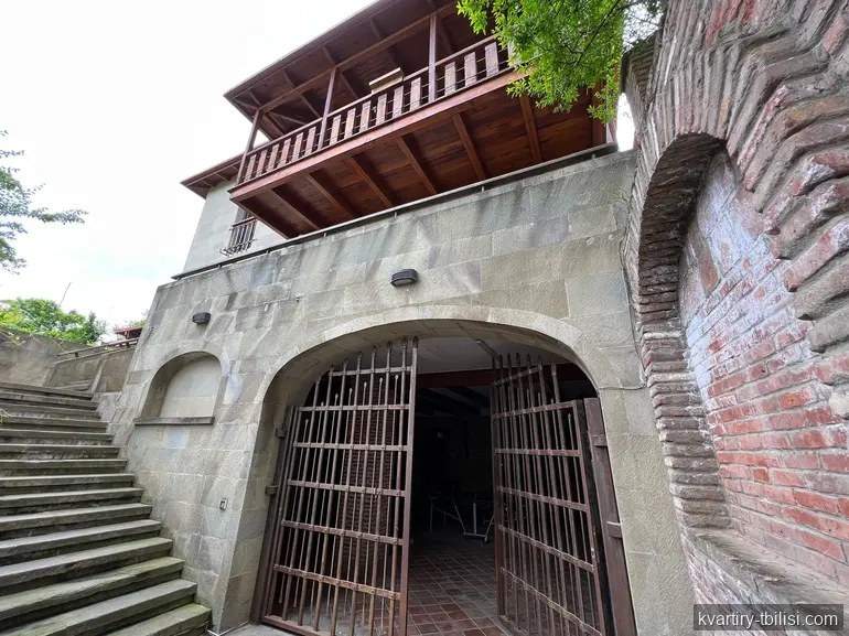 11-bedroom House for rent in Vake, Tbilisi, 900 sqm — 6 900 USD/month | Tbilisi Homes
