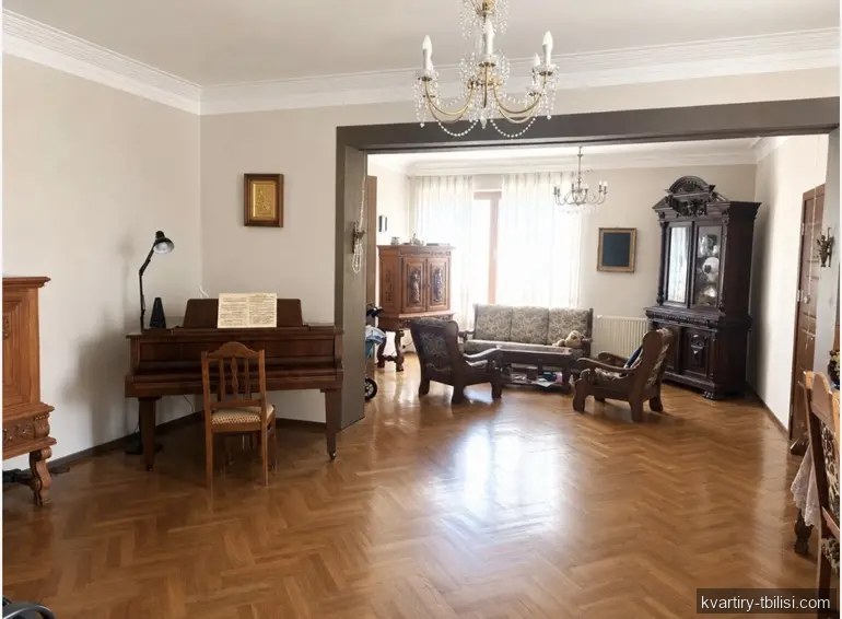 ქირავდება 7 ოთახიანი სახლი ვაკეში, 400 მ² — 7 000 USD/თვეში | Tbilisi Homes